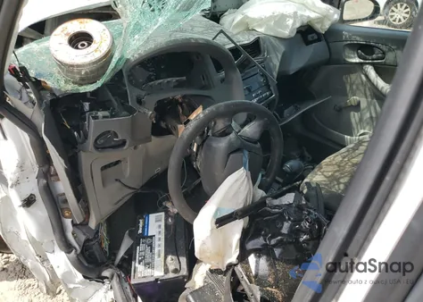 2005 Ford Focus Zx4 from USA, damaged, VIN 1FAFP34N25W130160